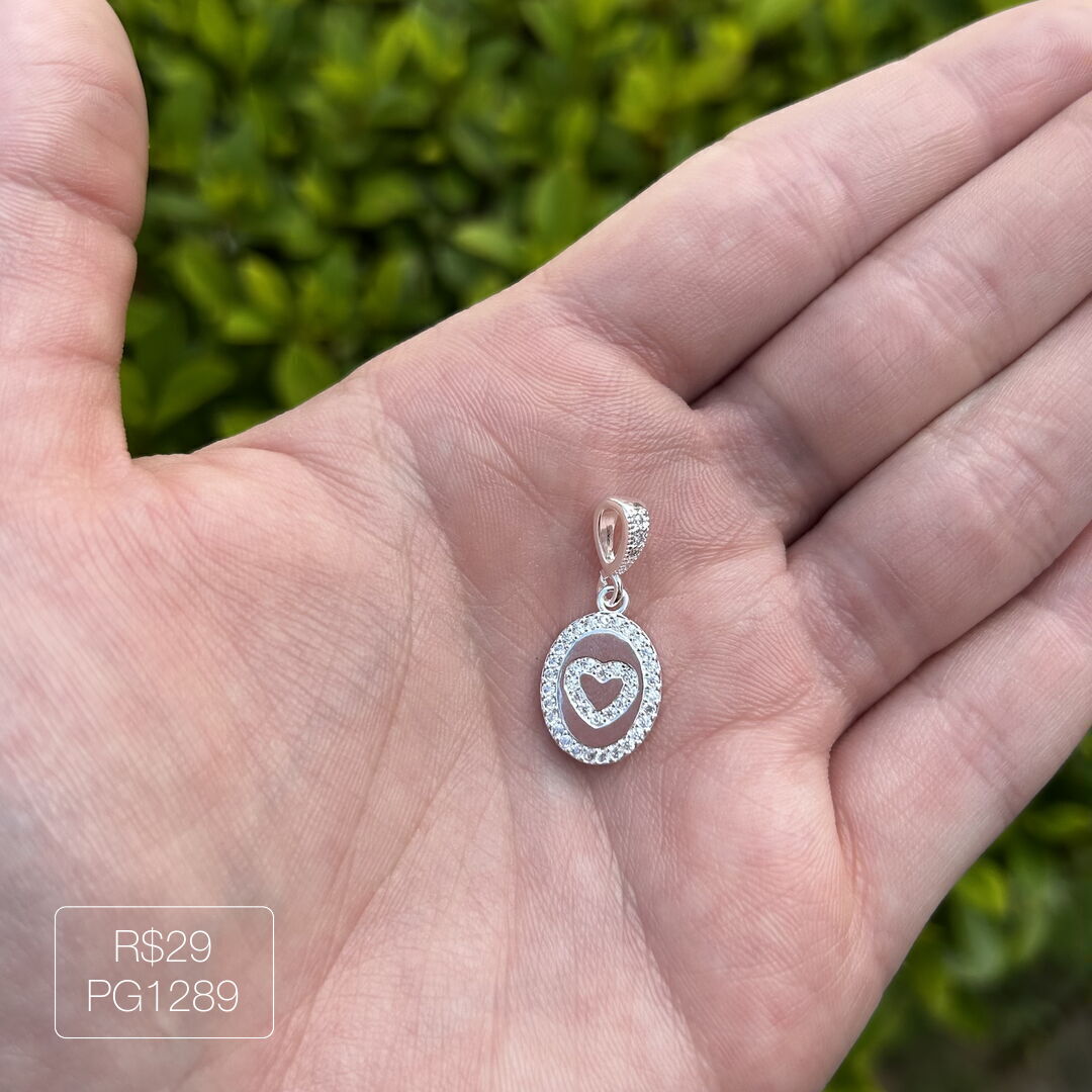 Pingente de Coração Oval Cravejado em Volta Cristal Prateado